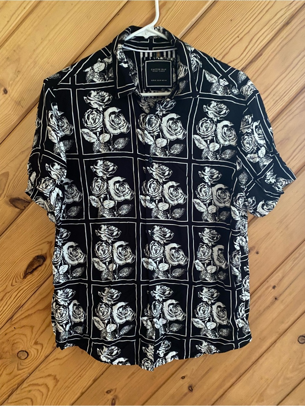 Denim and Flower Ricky Singh Floral Short Sleeve Black Peace Rose Medium